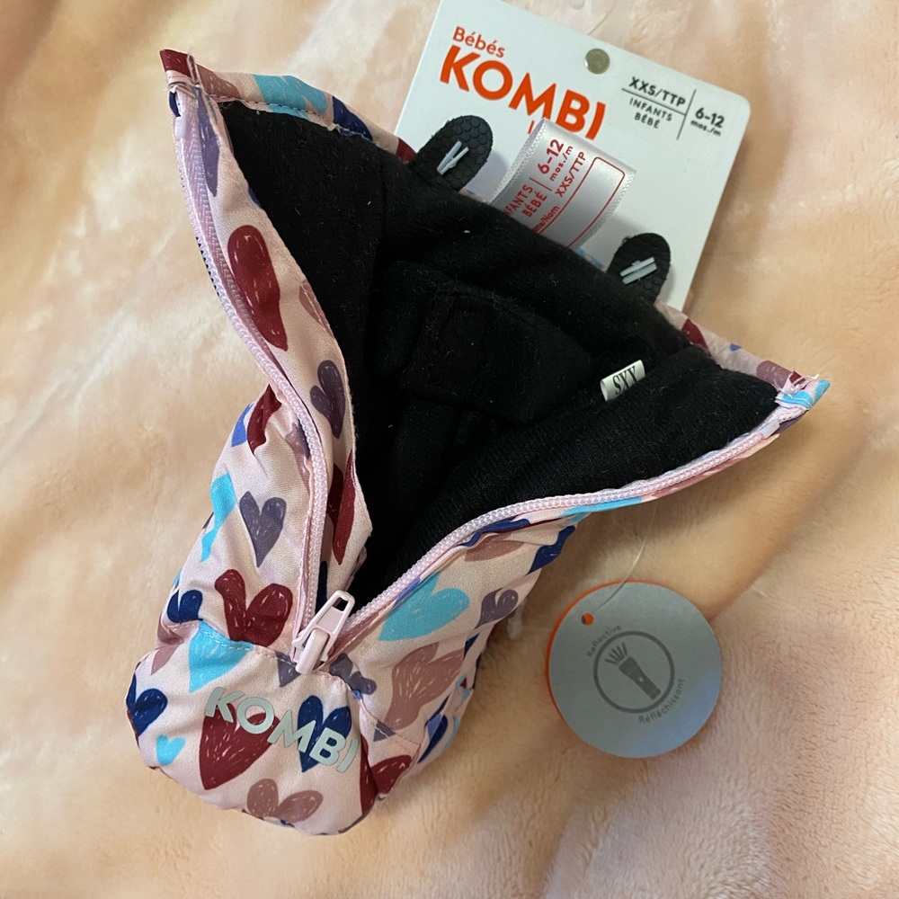 Kombi Infant Heart Mittens - Picture 3 of 3